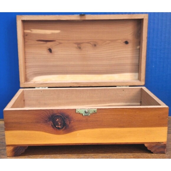 VTG Mid Century Peterson Bros Silhouette Cedar Jewelry Trinket Box Brass Clasp - Picture 6 of 8